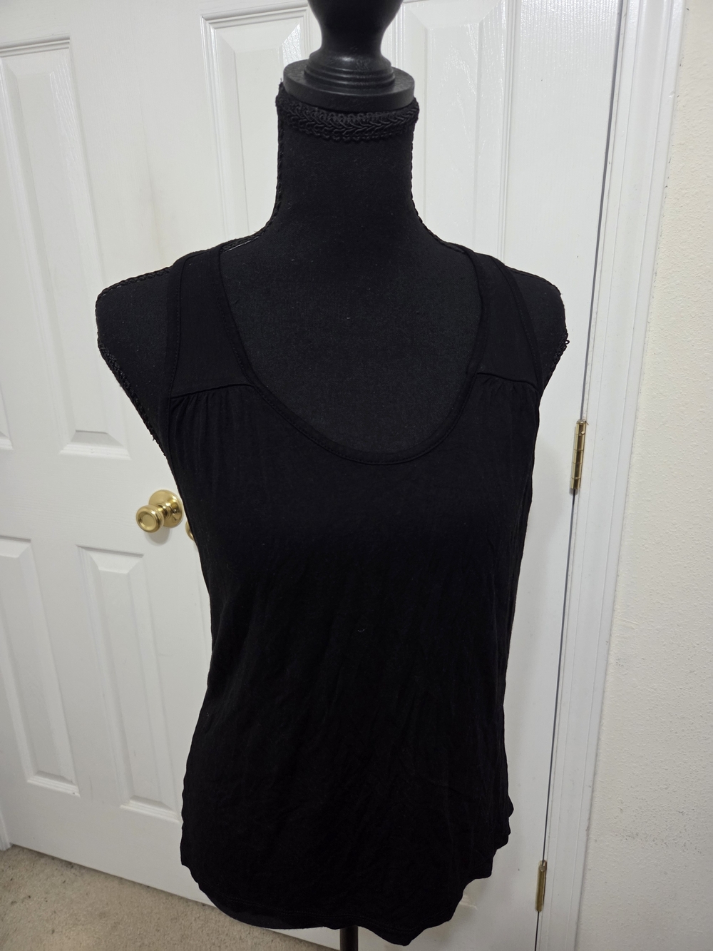 Black Women's Scoop Neck Tank Top